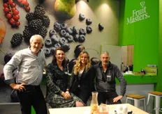 Gerrit Verkerk, Renske Arnts, Linda van Westrenen en Rinie Verbeek van Fruitmasters. Trots op hun nieuwe stand.